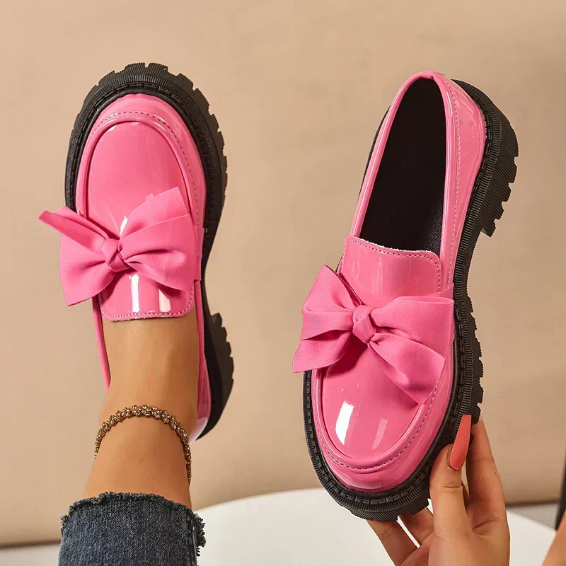 Eliza – Glänzende Plateau-Loafer