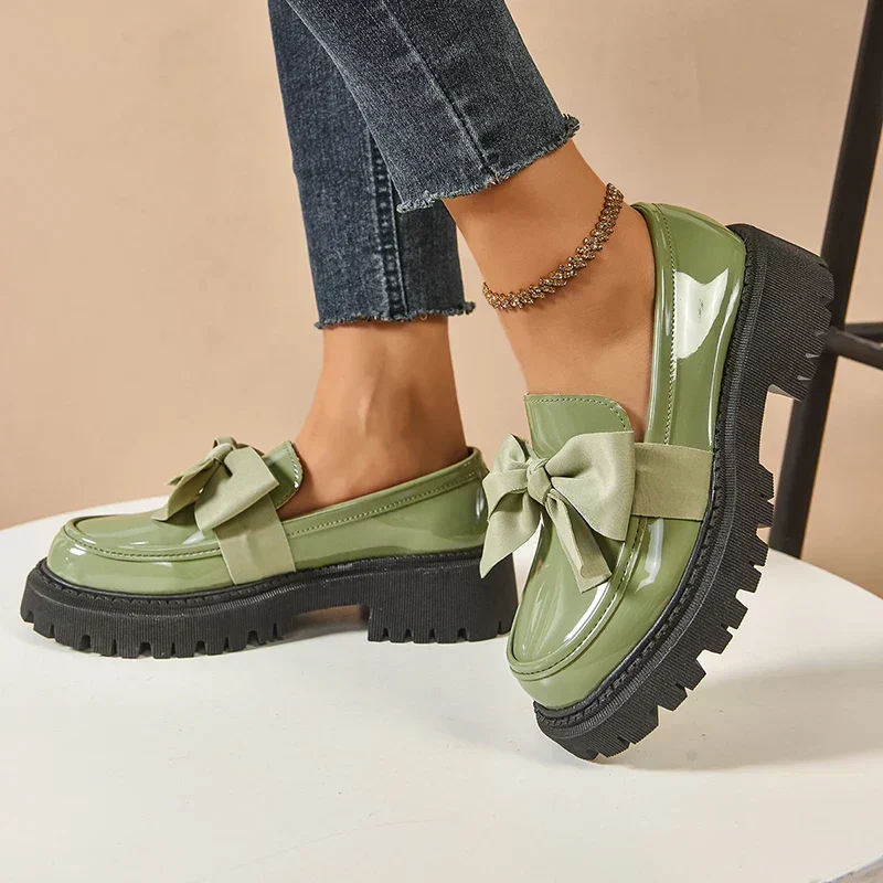 Eliza – Glänzende Plateau-Loafer