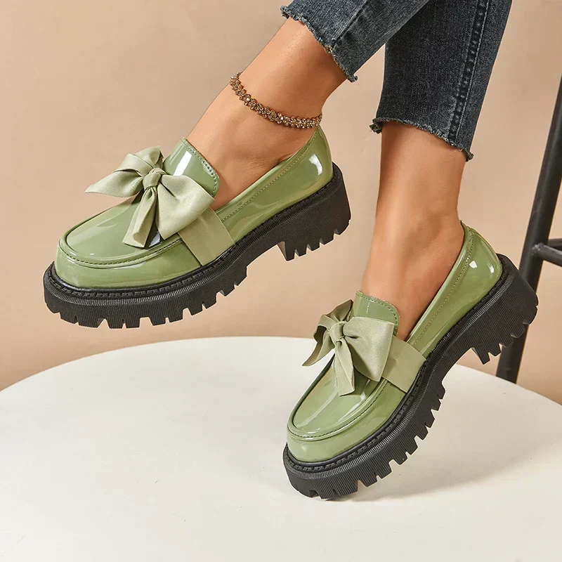 Eliza – Glänzende Plateau-Loafer