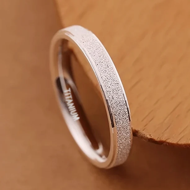 Titan Ring mit Elegantem Design in Silber