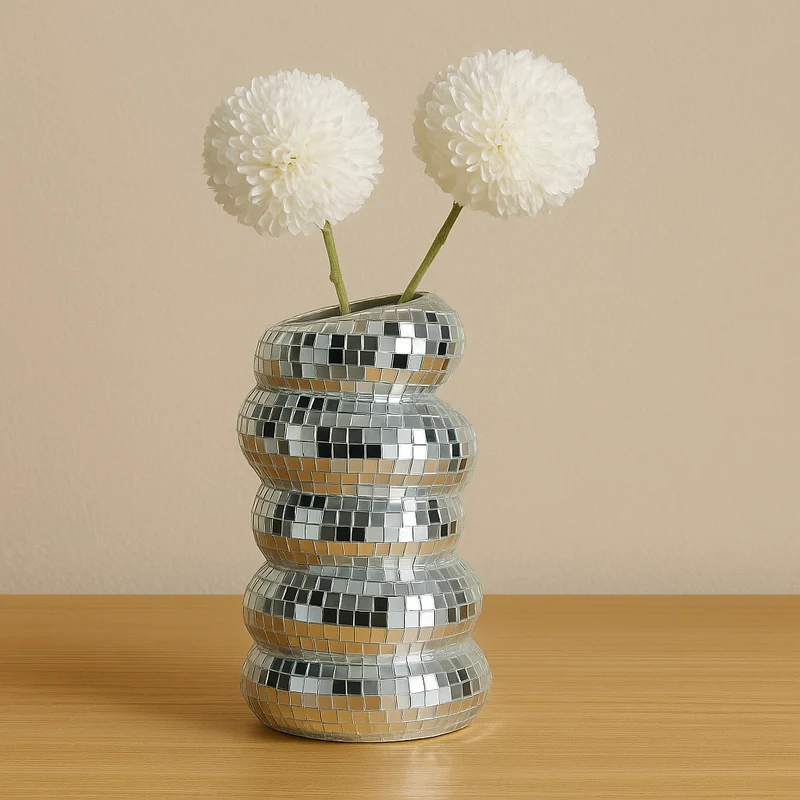 GlamSphere – Spiegelverkleidete Discovase mit Retrocharme und modernem Flair