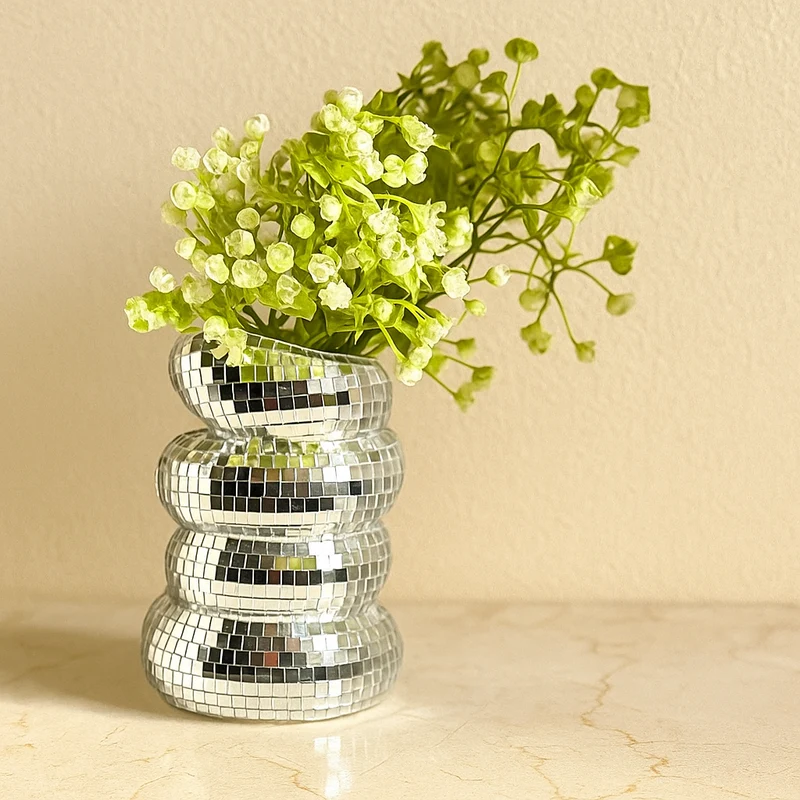 GlamSphere – Spiegelverkleidete Discovase mit Retrocharme und modernem Flair