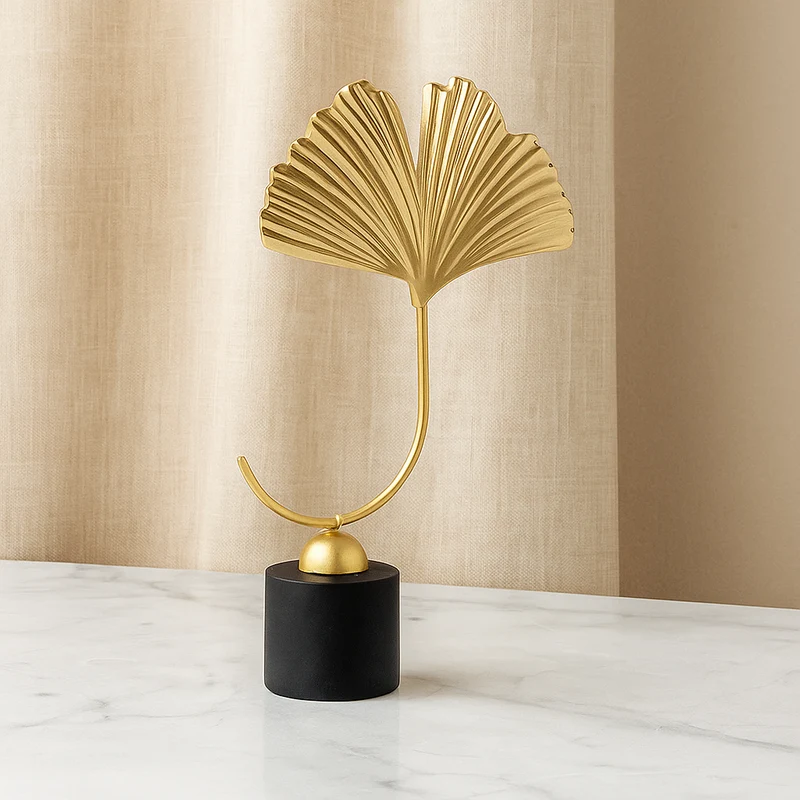 GoldenGrove – Minimalistische Ginkgo-Blatt Skulptur für eleganten natürlichen Charme