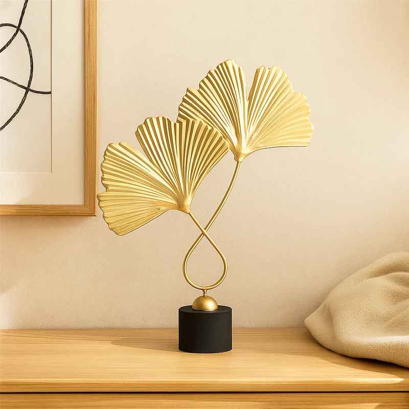 GoldenGrove – Minimalistische Ginkgo-Blatt Skulptur für eleganten natürlichen Charme