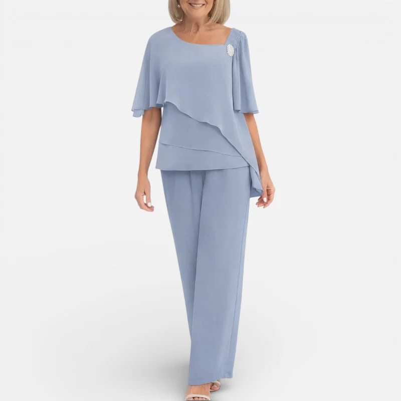 Eleganter Damen Hosenanzug mit fließender Bluse und weiter Hose