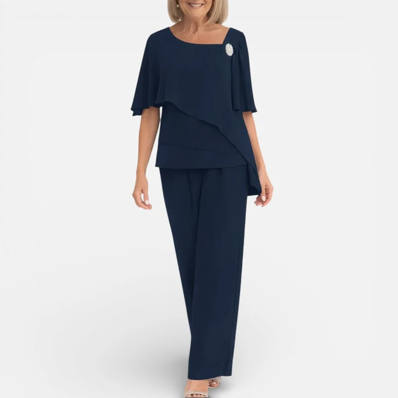 Eleganter Damen Hosenanzug mit fließender Bluse und weiter Hose