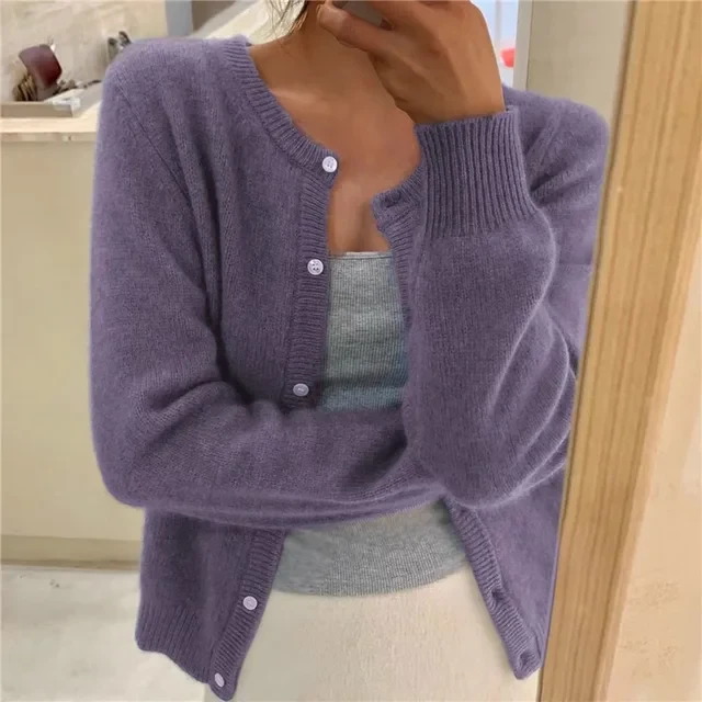 Carla | Klassische Damen Strickjacke für den Alltag