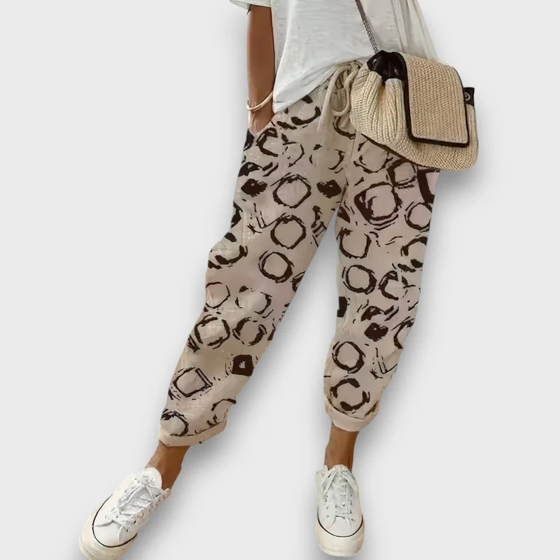 Lenja – Leichte Sommerhose mit künstlerischem Print