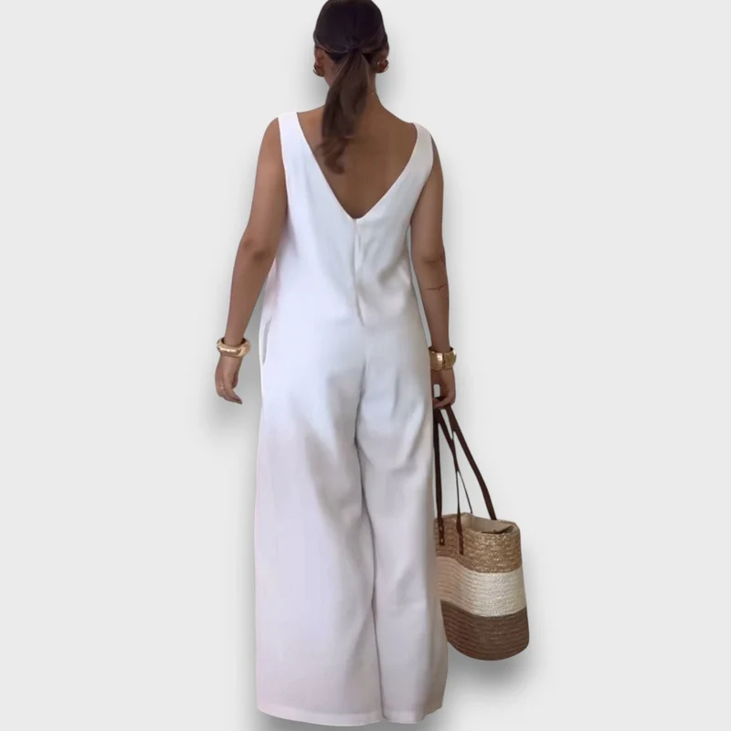 Aubrine – Fließender Jumpsuit mit V-Ausschnitt