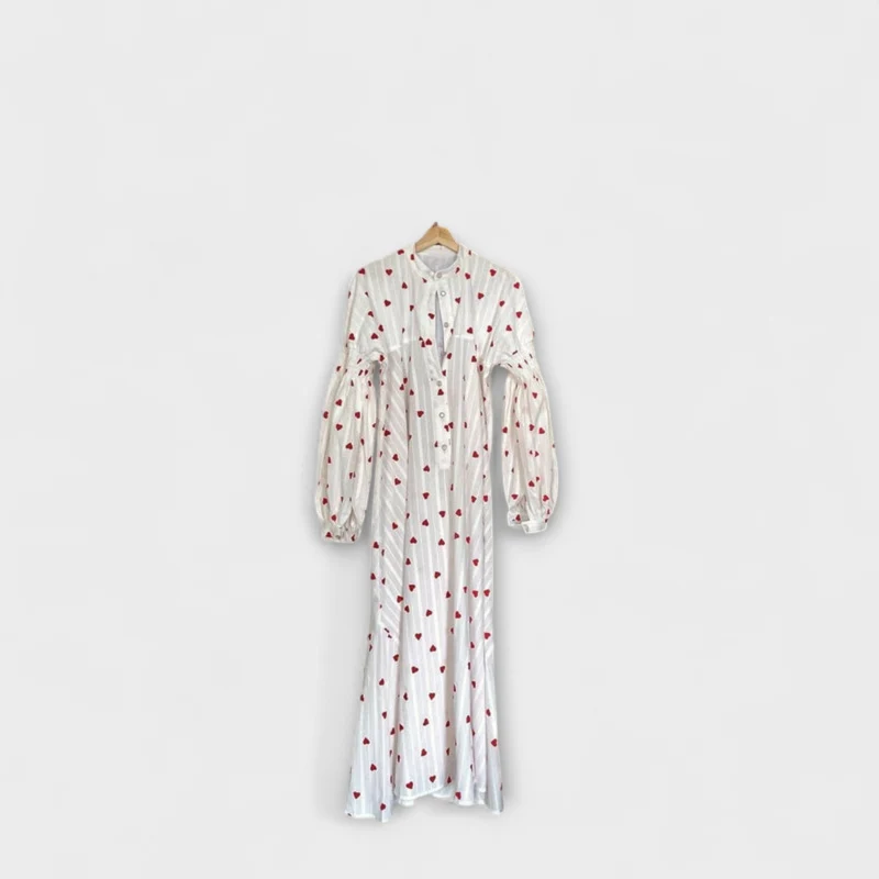 Elna – Romantisches Jacquardkleid mit Herzmuster