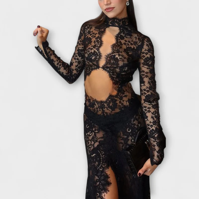 Azelina – Transparentes Maxikleid mit Cut-outs und Spitzenstruktur