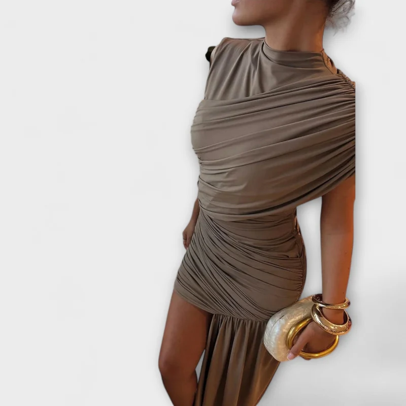 Liliane – Schmal geschnittenes Plisseekleid mit Rundhalsausschnitt