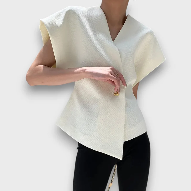 Selene – Minimalistisches Drapier-Top mit Goldakzent