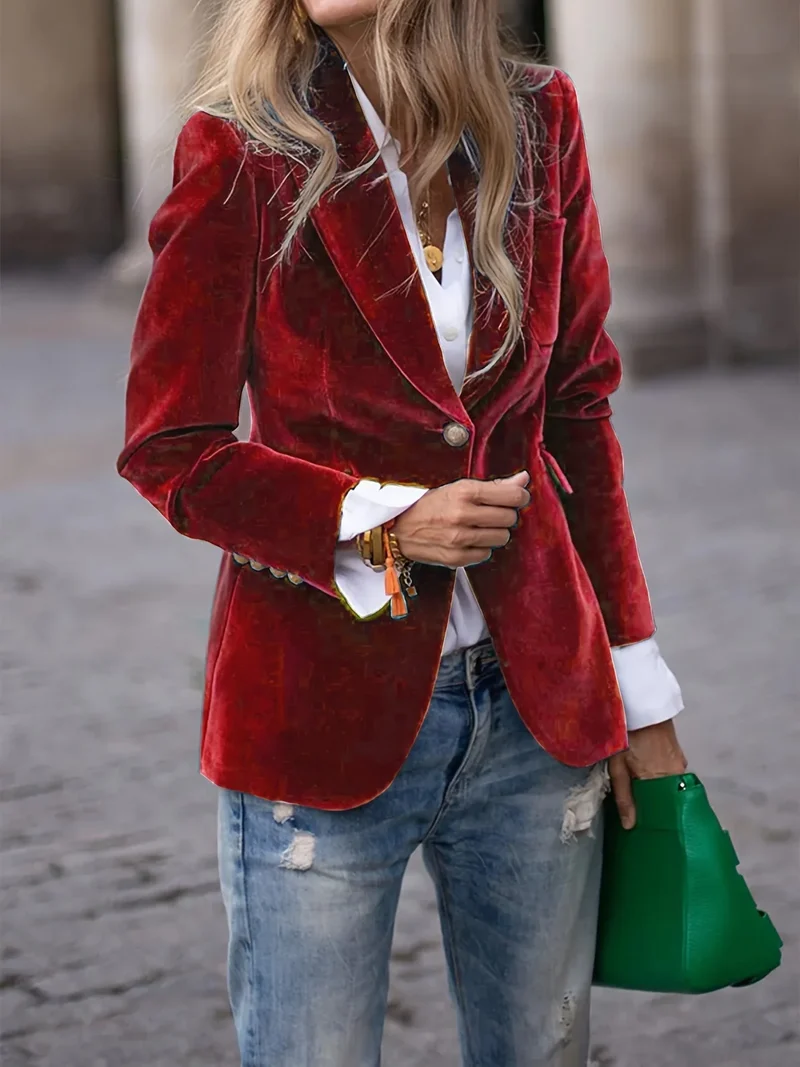 Damen Samtblazer mit Goldknopfdetails und modischem Schnitt