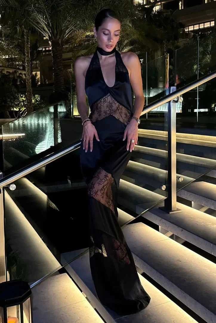 Damen Maxikleid mit Halfterkragen und Spitzendetails