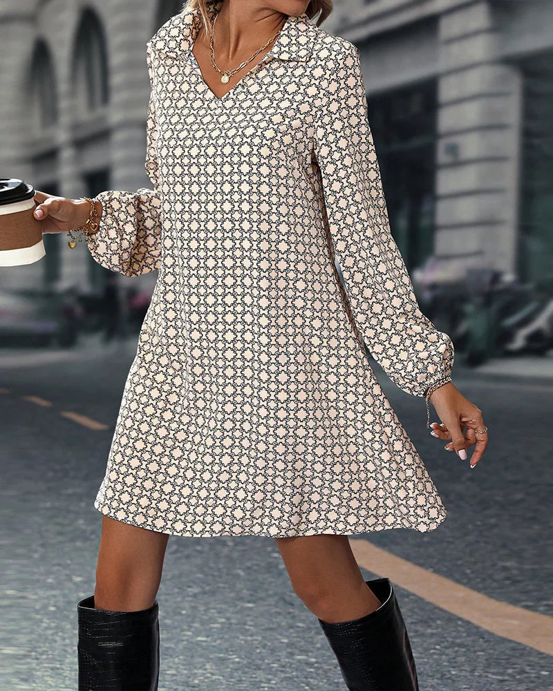 Damen Minikleid mit V-Ausschnitt, langen Ärmeln und Muster