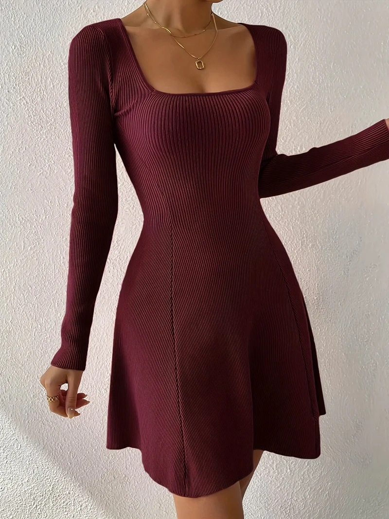 Nova | Kleid mit eckigem Ausschnitt und weitem Rock