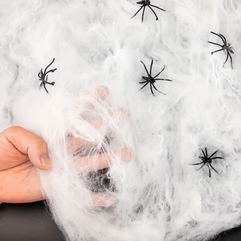 Horror-Spinnennetz-Set – 200 weiche Netze mit gruseligen Kunstspinnen