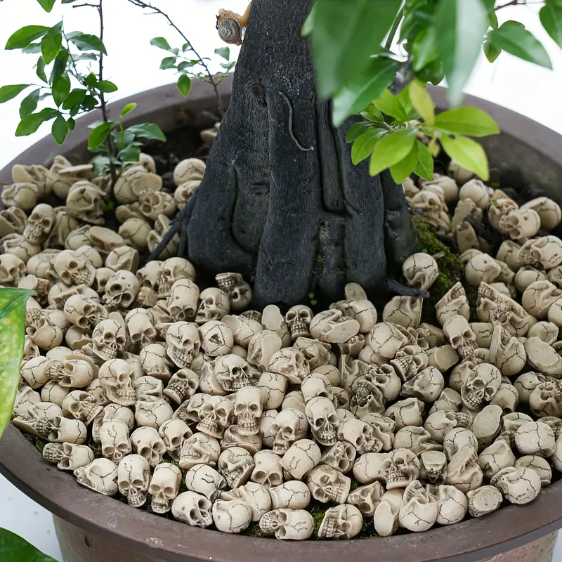 Mini-Skulpturen-Set – 30/50/100 Figuren für Halloween und Gartendekoration