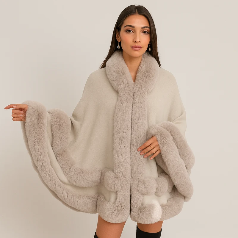 Friedela | Cape-Mantel mit flauschigem Besatz und Kapuze in Übergröße