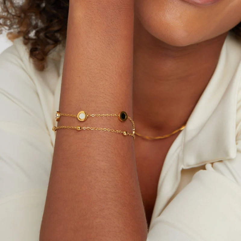 Onyx- und Weißsteinarmband