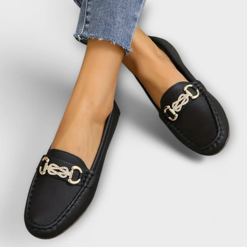 Nevena – Elegante Slip-On Mokassins mit Goldakzent