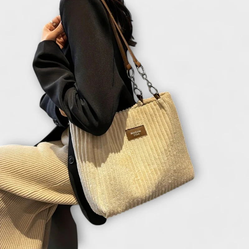 Malva – Weiche Schultertasche aus Velours
