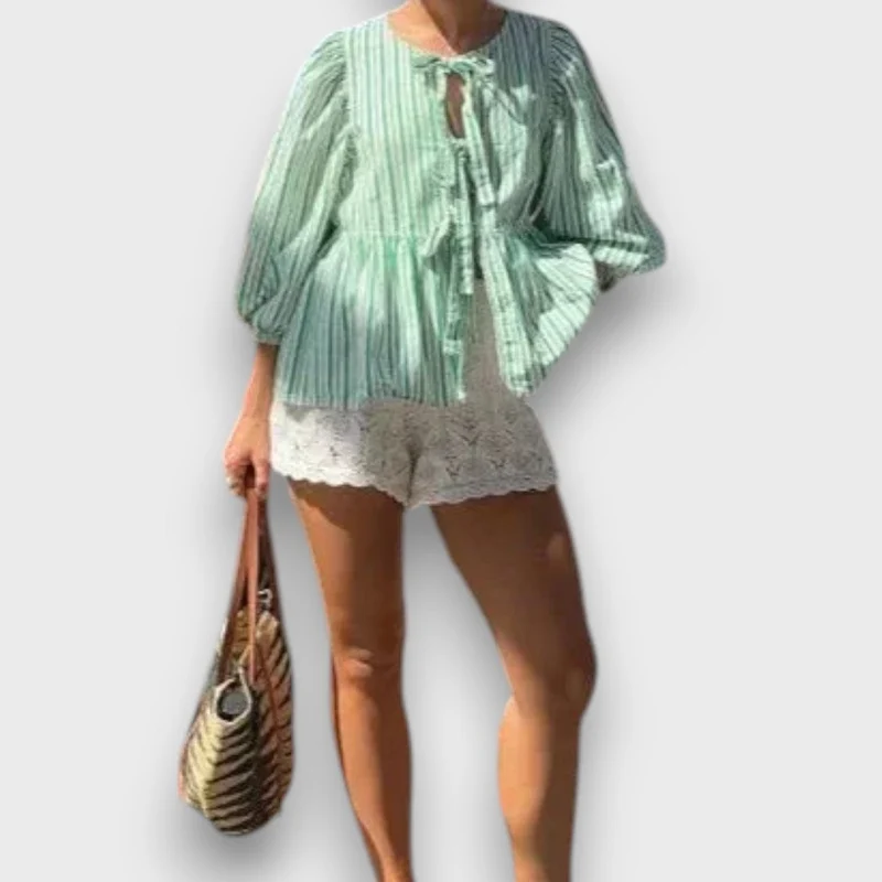 Celina – Gestreifte Bluse mit Schleifen und Volumenärmeln