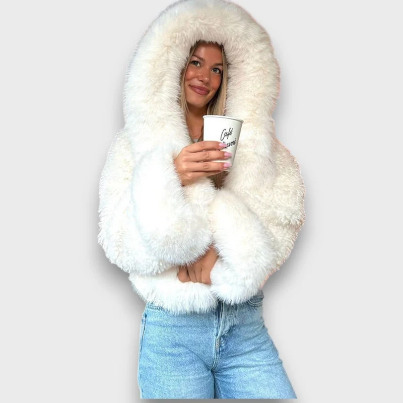 Noeline – Kurzjacke aus Kunstfell mit Kapuze