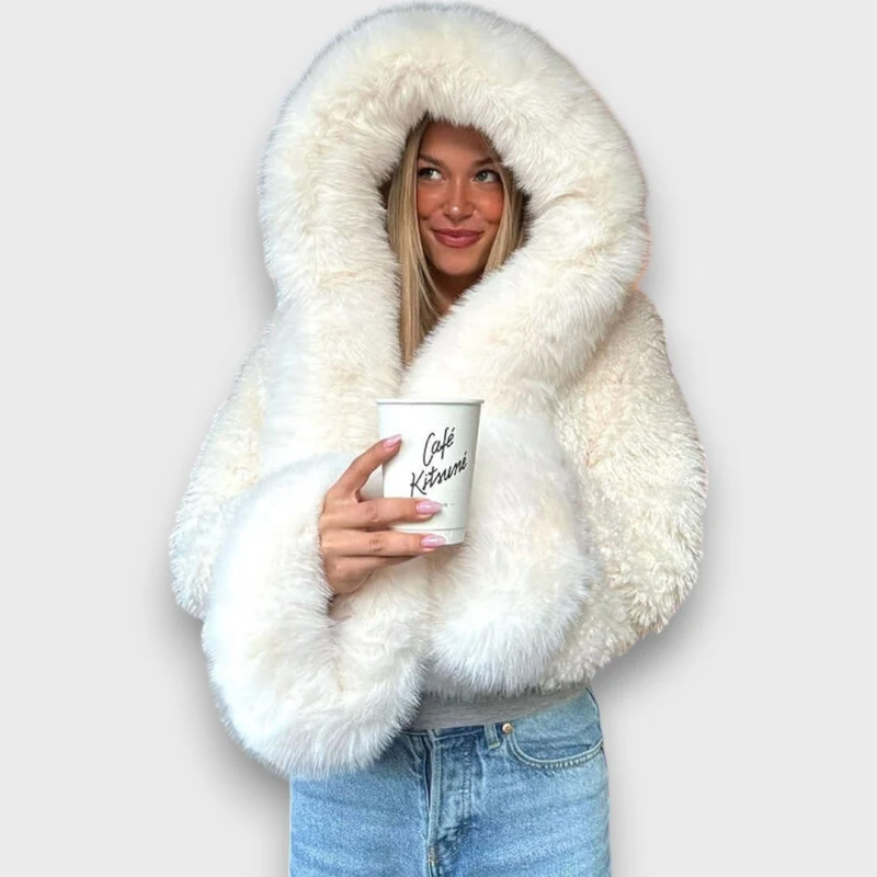Noeline – Kurzjacke aus Kunstfell mit Kapuze