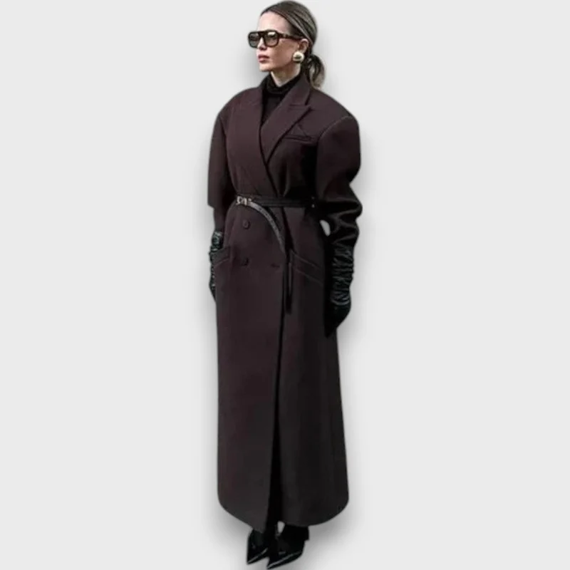 Oslaine – Maximalistischer Wollmantel mit maskuliner Silhouette