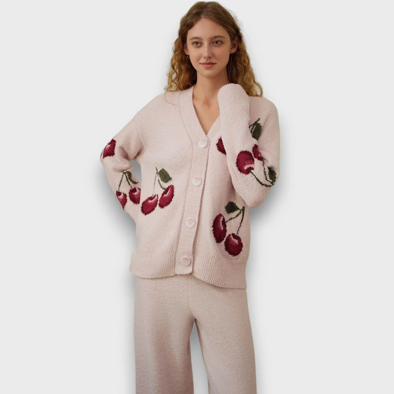 Cerisea – Flauschiger Pyjama mit Kirschmotiv