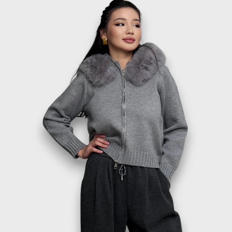 Alisanne – Strickjacke mit Reißverschluss und Faux-Fur-Kragen
