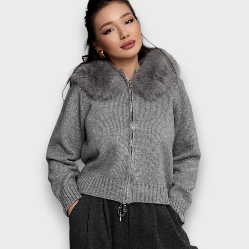 Alisanne – Strickjacke mit Reißverschluss und Faux-Fur-Kragen