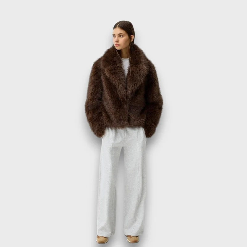Illia – Kurzes Kunstfell mit Oversize-Kragen