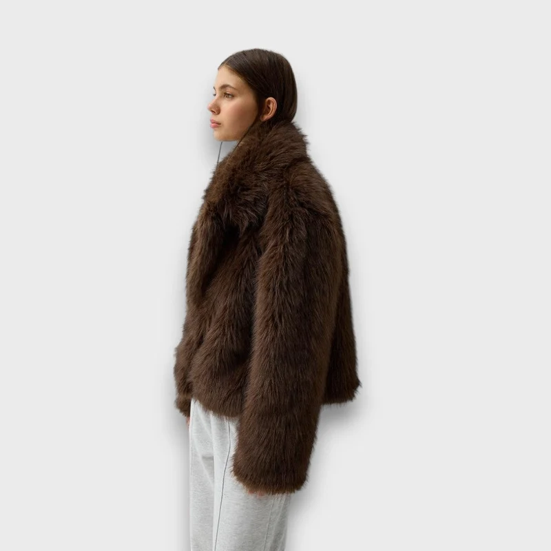 Illia – Kurzes Kunstfell mit Oversize-Kragen