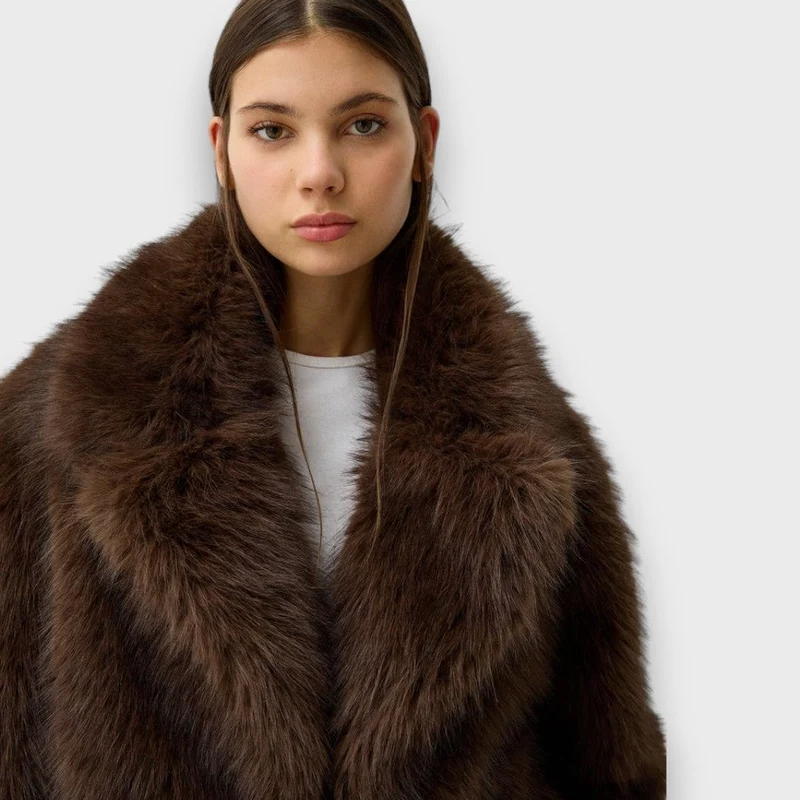Illia – Kurzes Kunstfell mit Oversize-Kragen
