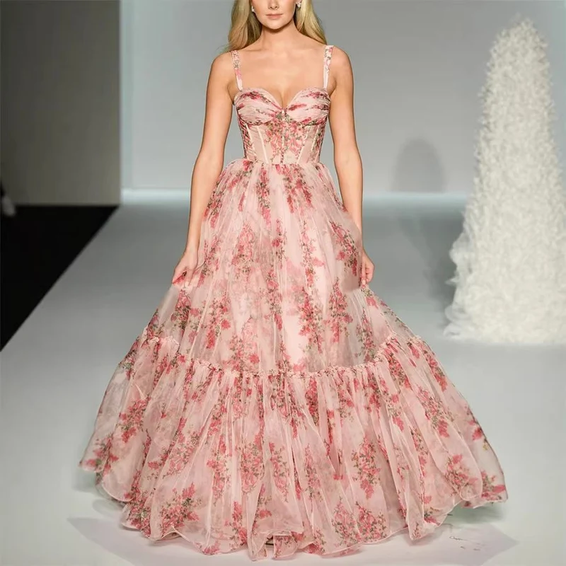 Schicht-Tüllkleid mit Volants Elysian