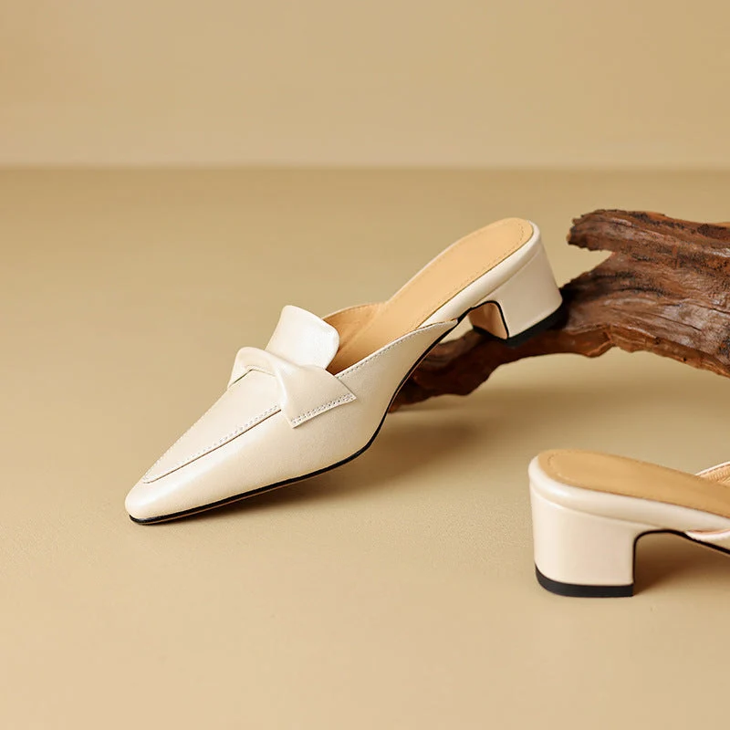 Marloe Spitz zulaufende Leder-Mules