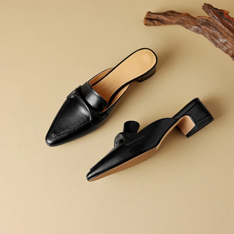 Marloe Spitz zulaufende Leder-Mules