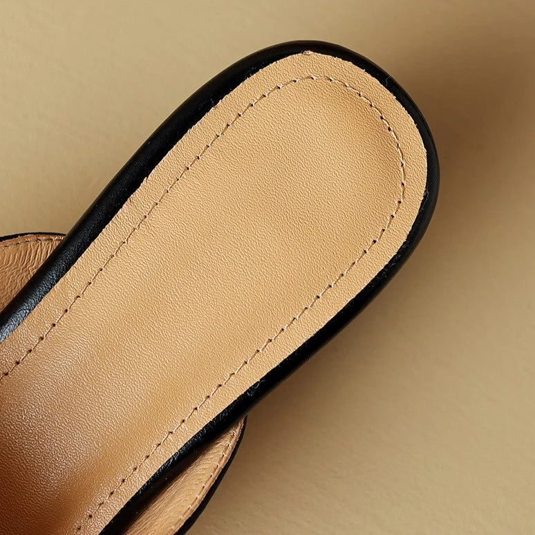 Marloe Spitz zulaufende Leder-Mules