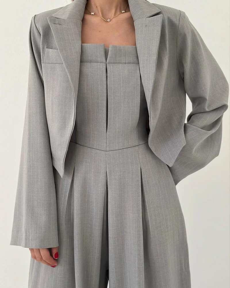 Lorayae - Soft-Touch Set aus weit geschnittenem Jumpsuit und Jacke