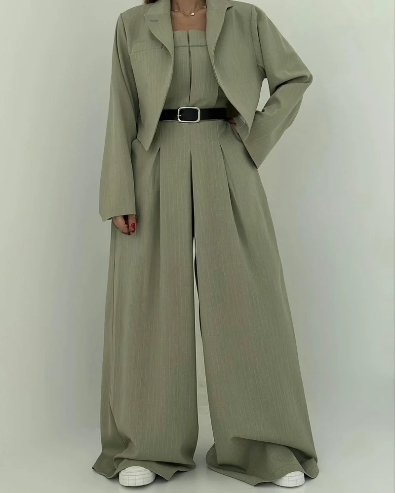 Lorayae - Soft-Touch Set aus weit geschnittenem Jumpsuit und Jacke