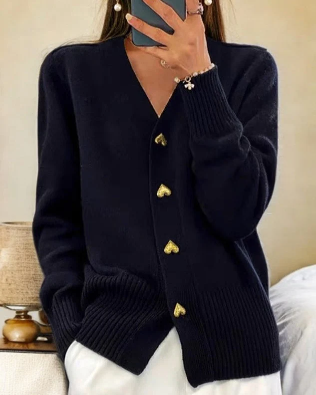 Irmgard – Weicher Cardigan mit Herzknöpfen