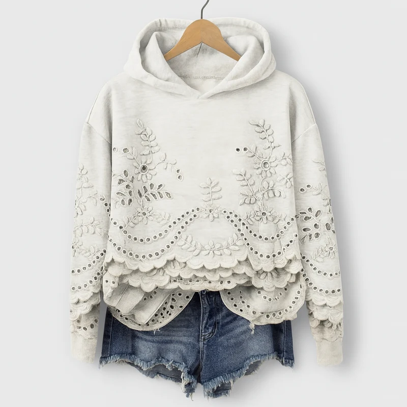Hoodie mit Spitzenbesatz – Gemütlichkeit trifft auf femininen Charme