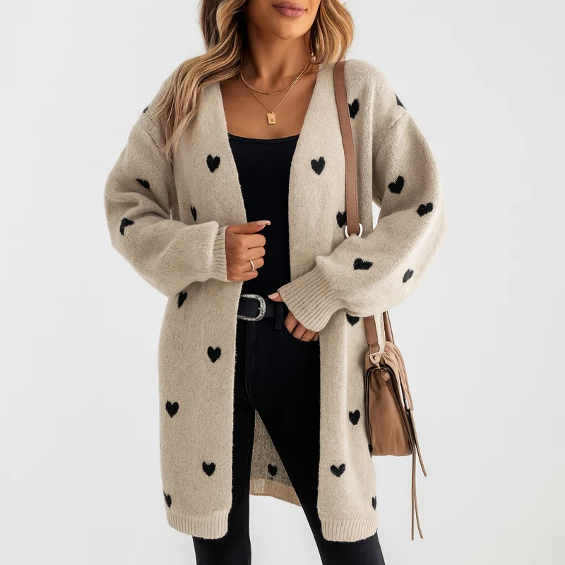 Herzprint Cardigan – Gemütlicher Charme mit einem verspielten Touch