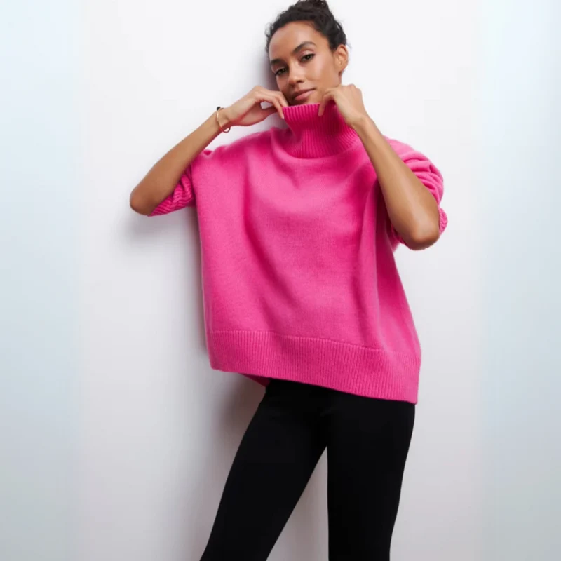 Kurzarm-Rollkragenpullover – Kühne Eleganz mit modernem Flair