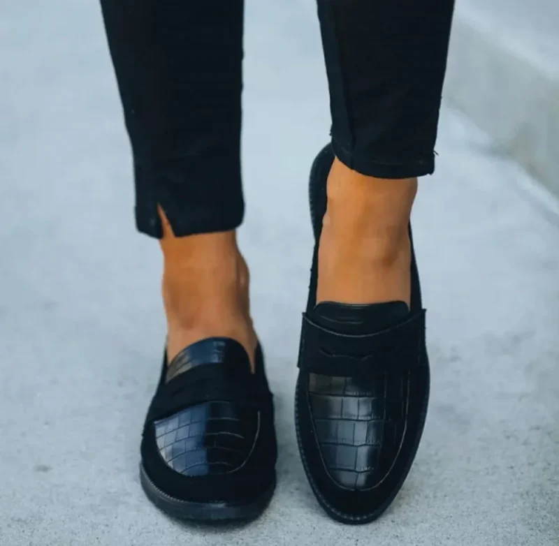 Damen Loafers in Schwarz mit Krokoprägung