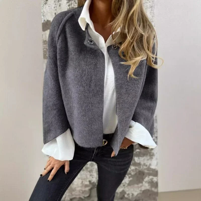 Damen Kurzjacke mit weiten Ärmeln und Knopfdetails