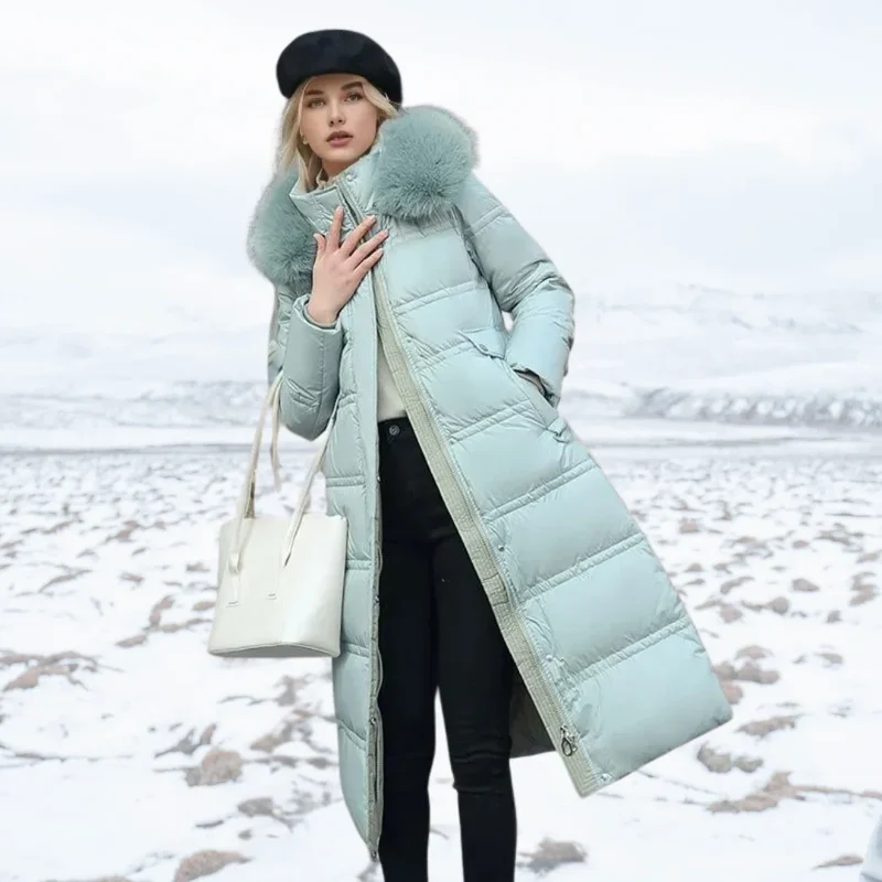 Lange Daunenjacke für Damen mit Kapuze und Kunstfellbesatz